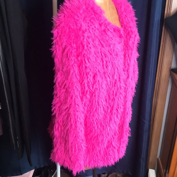 Fuzzy Barbiecore coat - Picture 3 of 7